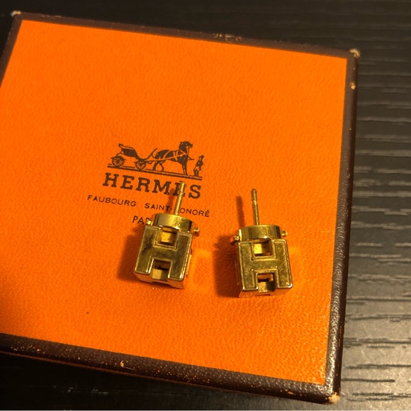 Hermes Stud Square Cube H Logo White Enamel Pierced Post Earrings Gold - Picture 3 of 5